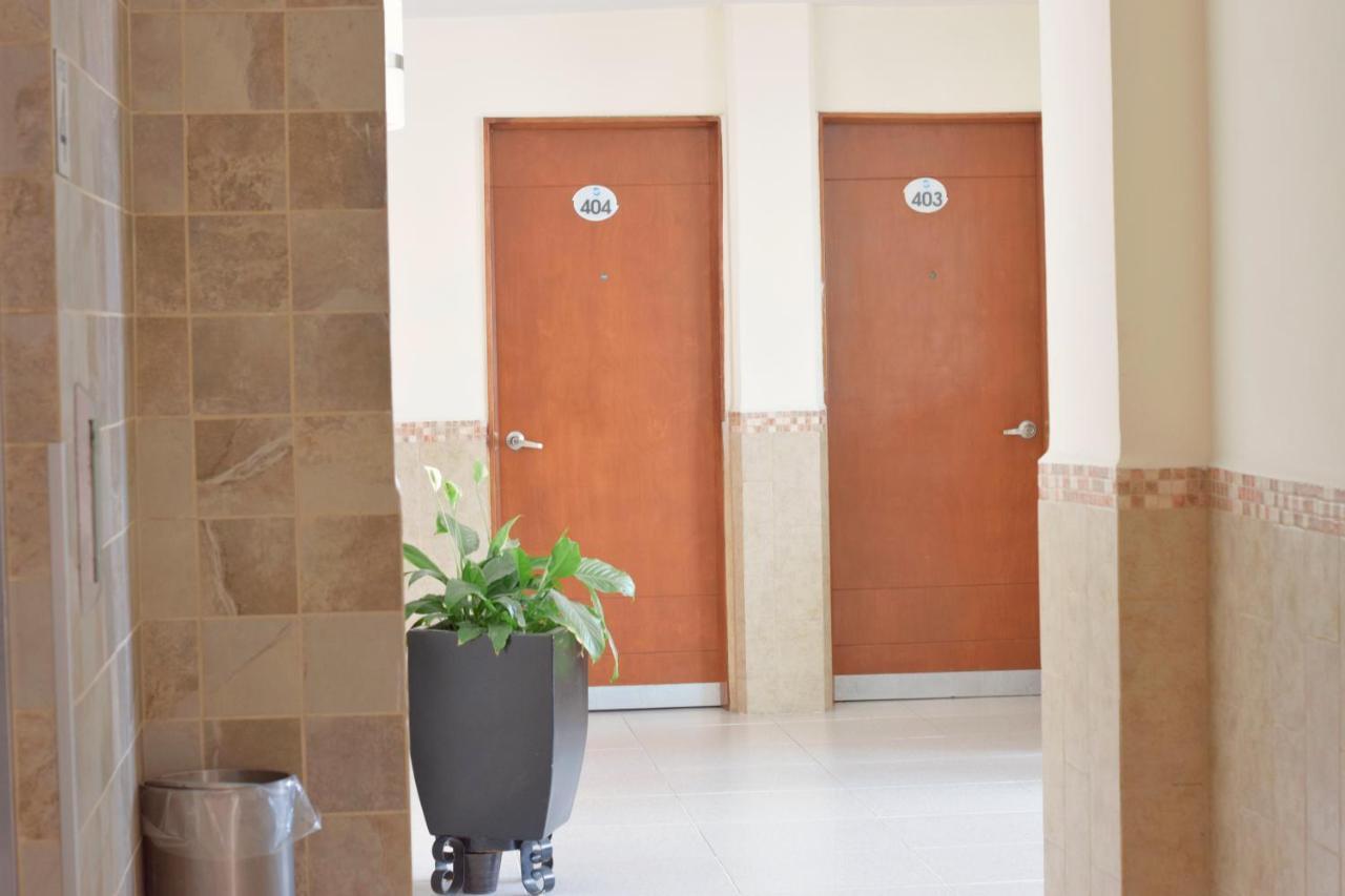 Hotel Niza Zona Piel レオン エクステリア 写真