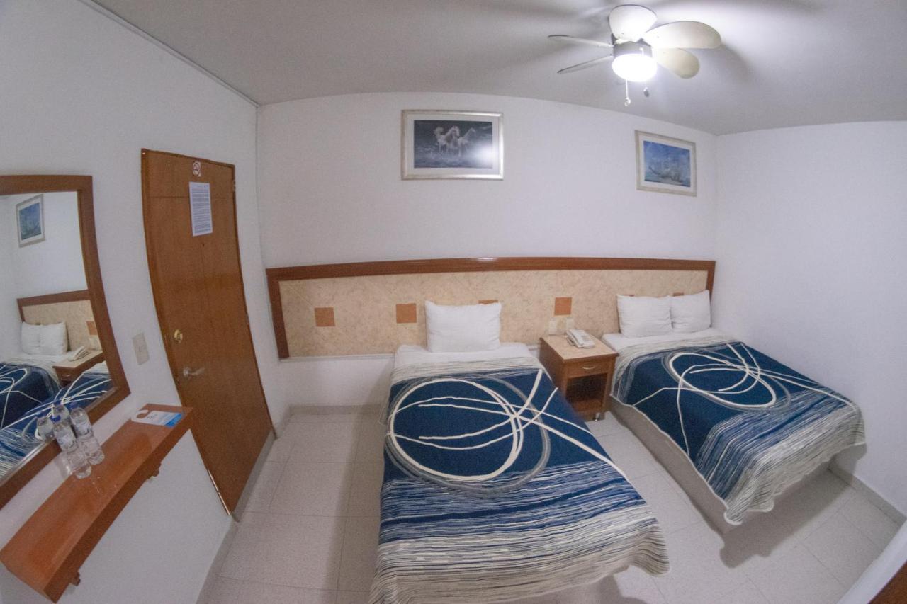 Hotel Niza Zona Piel レオン エクステリア 写真