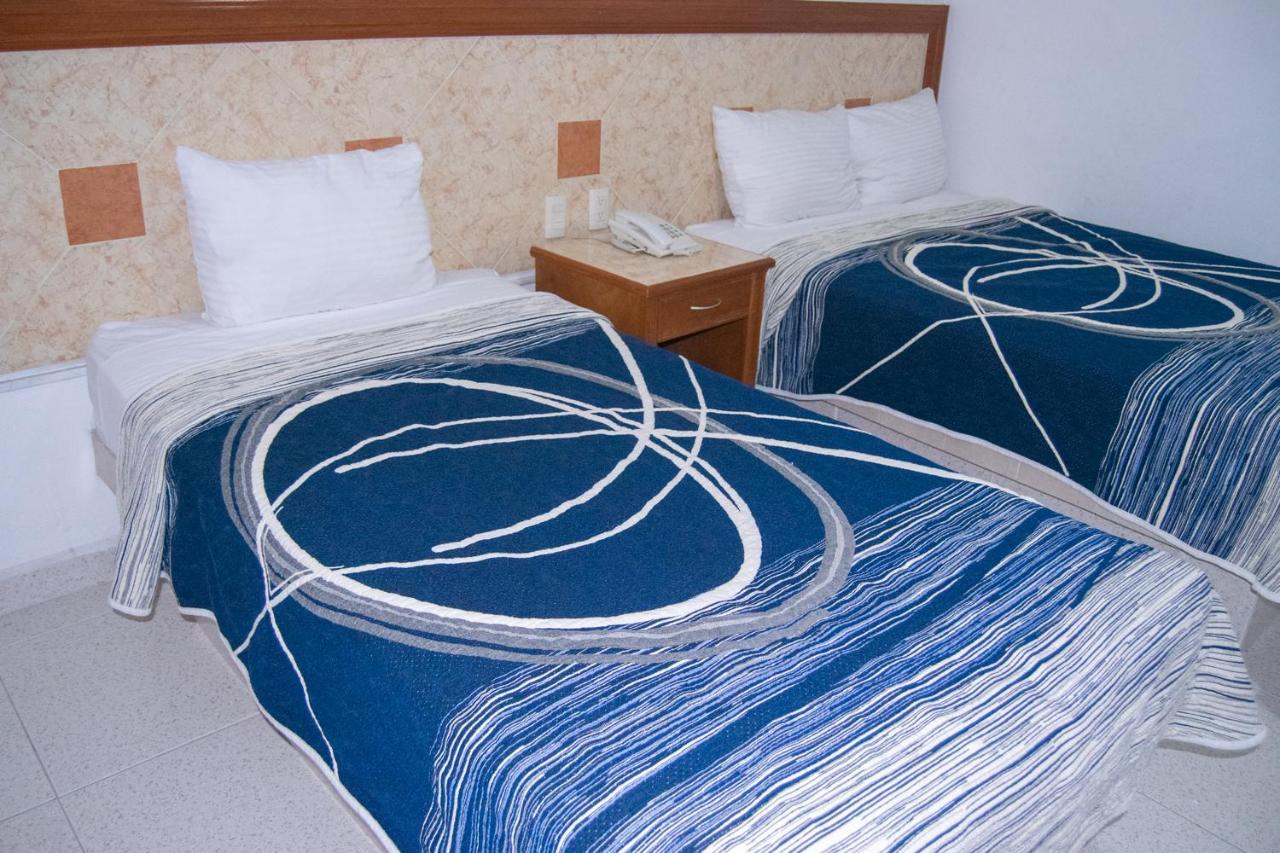 Hotel Niza Zona Piel レオン エクステリア 写真