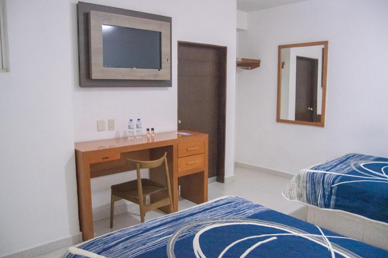 Hotel Niza Zona Piel レオン エクステリア 写真