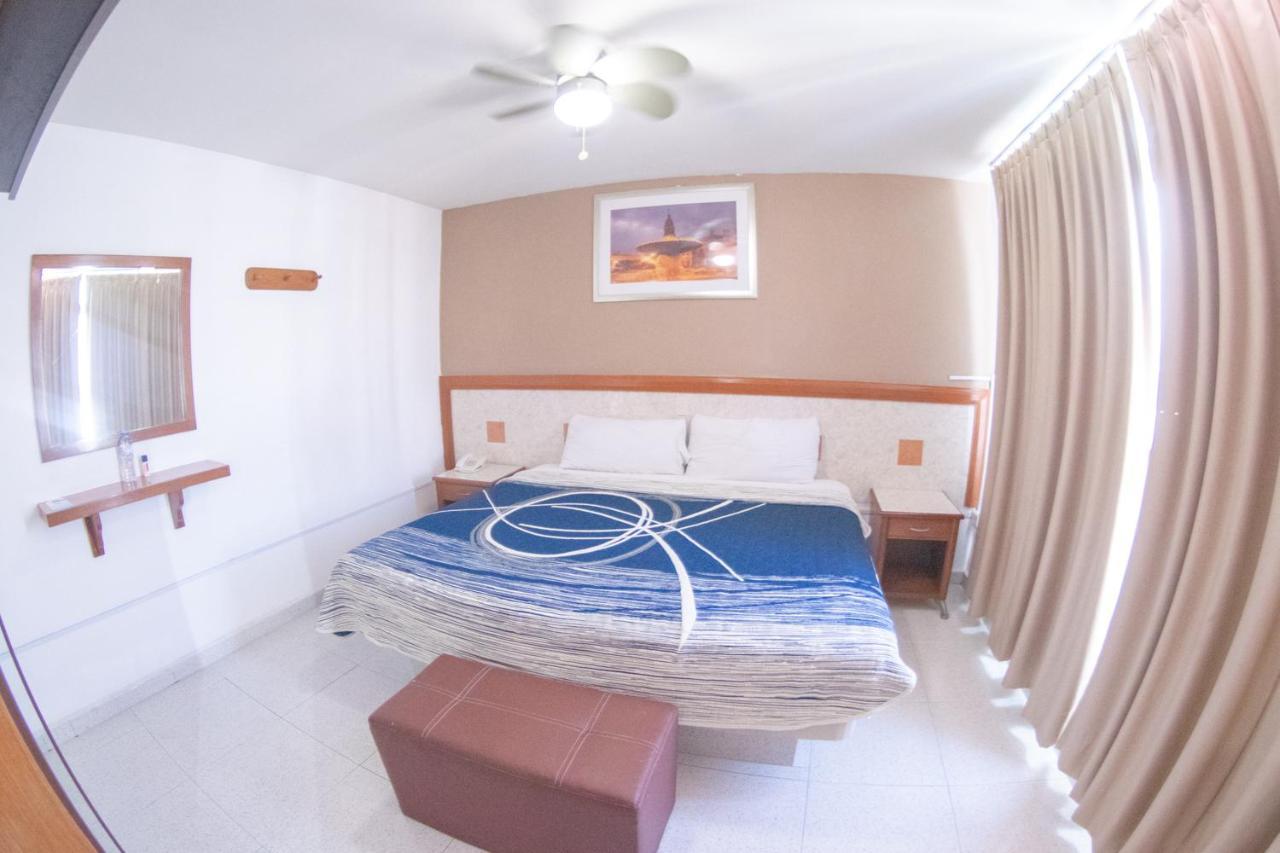 Hotel Niza Zona Piel レオン エクステリア 写真
