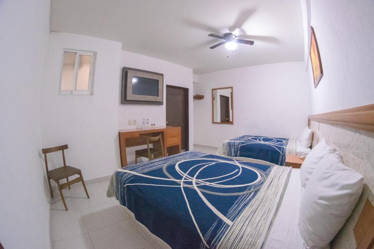 Hotel Niza Zona Piel レオン エクステリア 写真