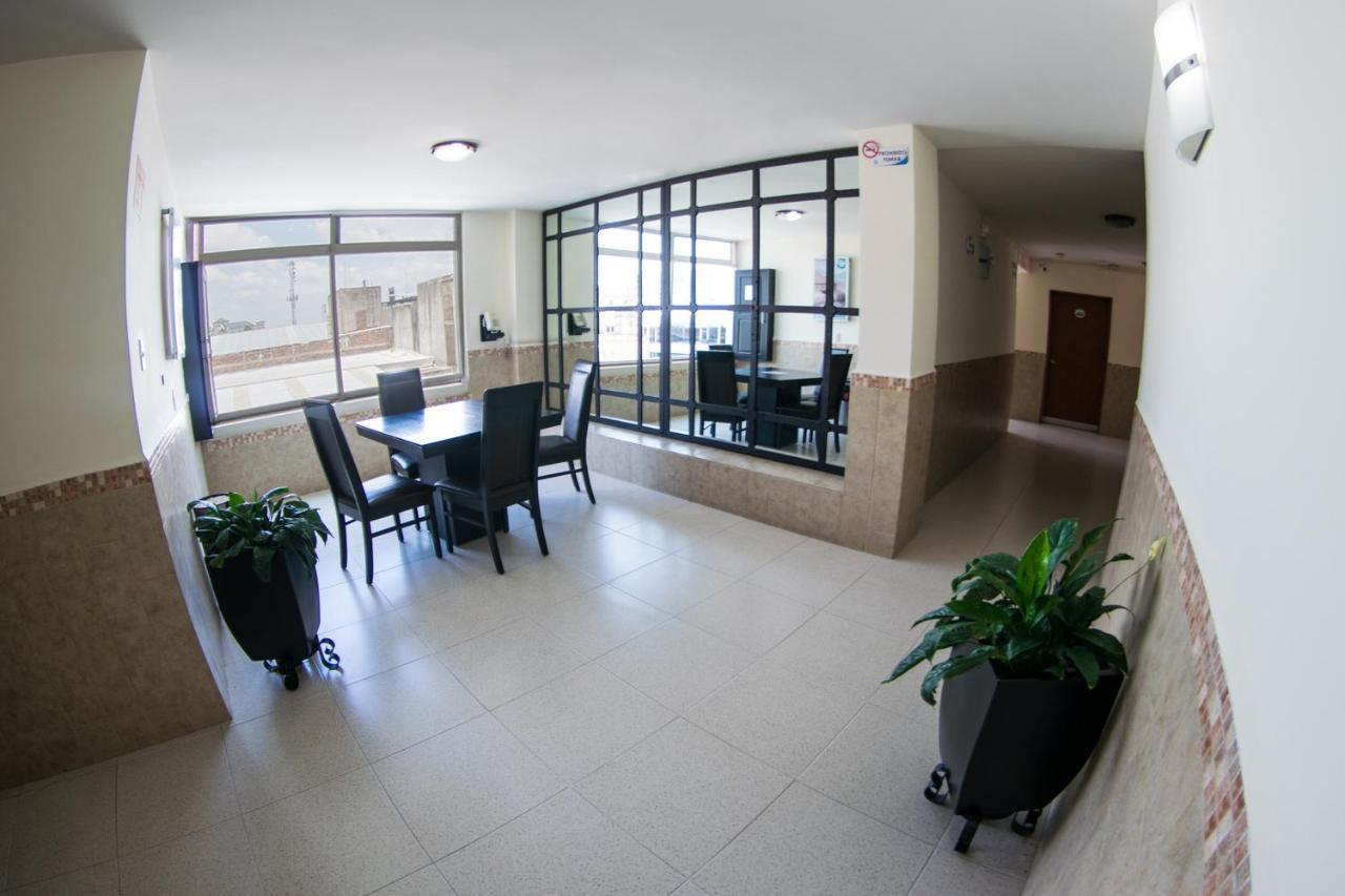 Hotel Niza Zona Piel レオン エクステリア 写真