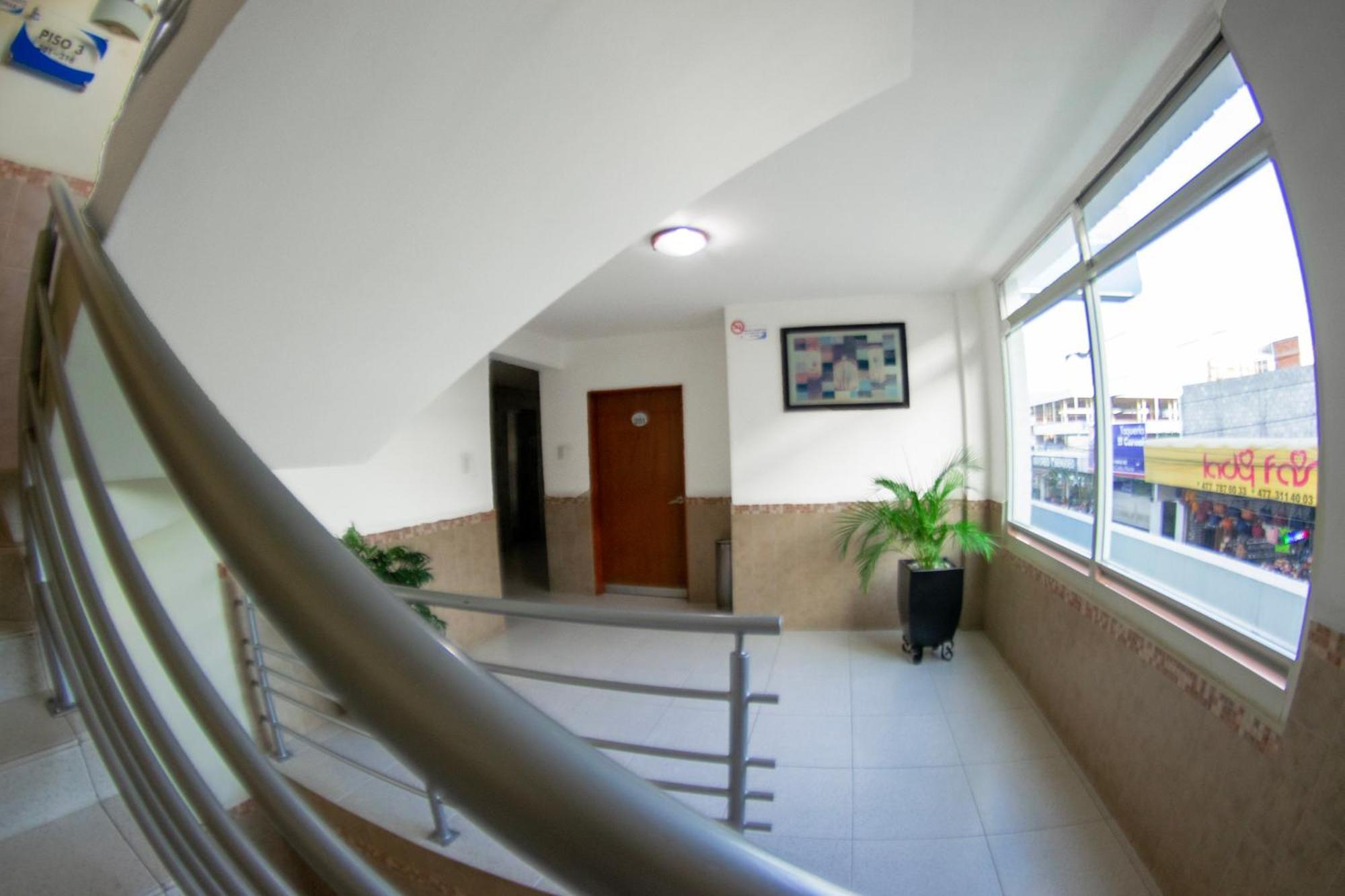 Hotel Niza Zona Piel レオン エクステリア 写真